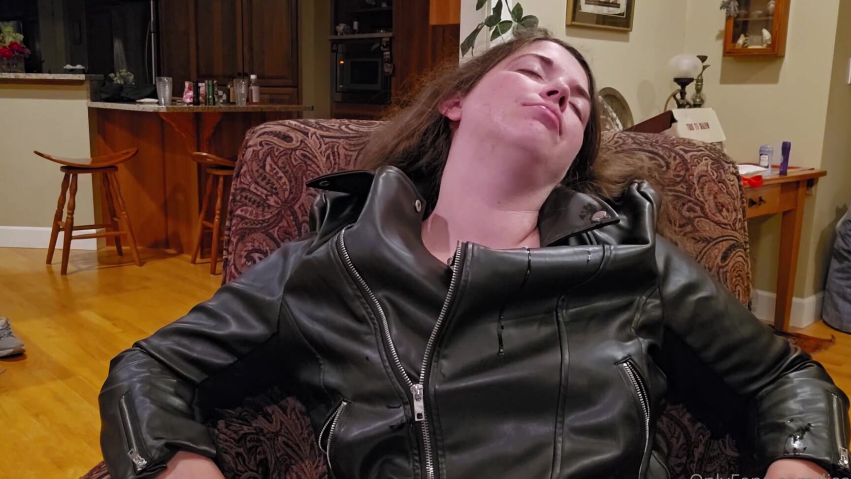 Lisa Asmr's Early Youtube Video: OnlyFans get to drool on her asmr-style drool